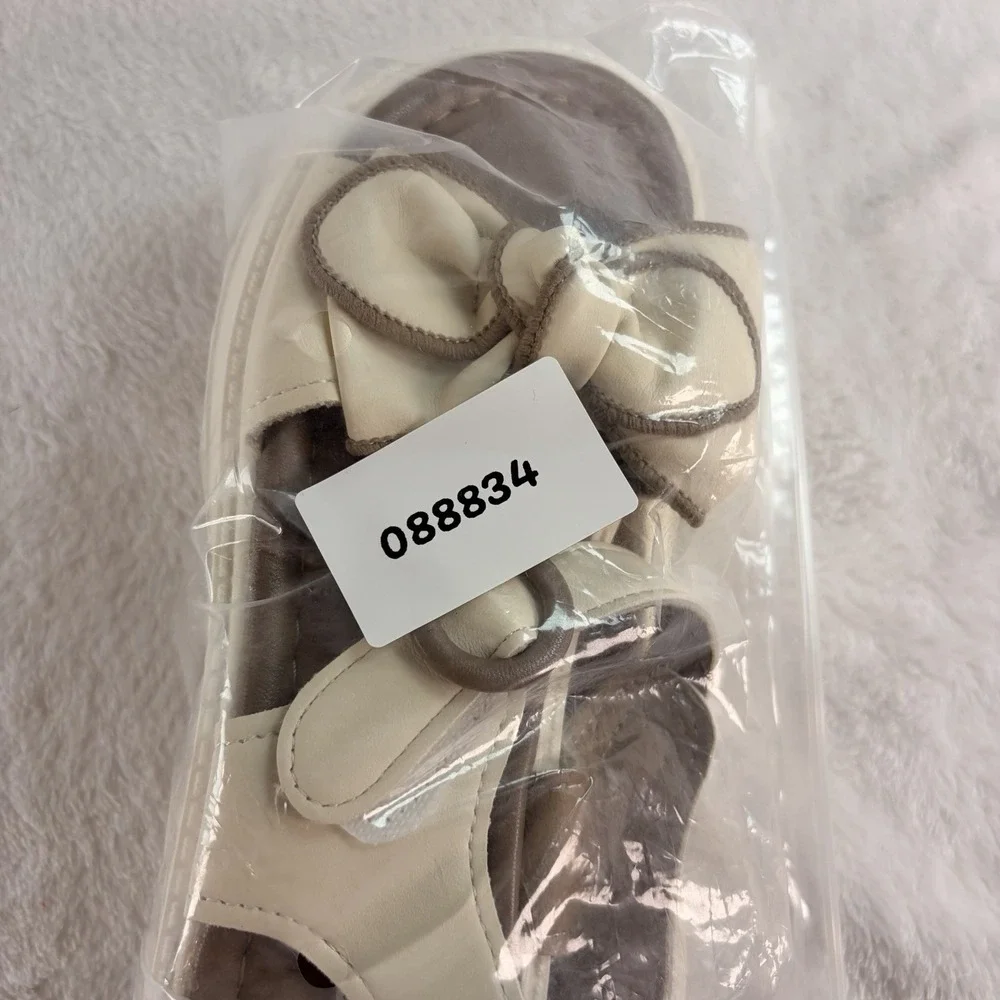 NWOB Girls Beige Bow Princess Sandals – Size EU 32 / US Kids Youth 1 Non Slip